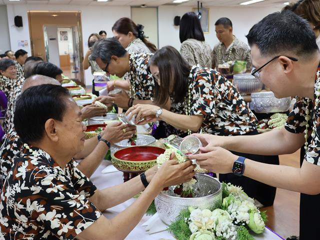 ม.พะเยา จัดพิธีสระเกล้าดำหัวนายกสภามหาวิทยาลัยและกรรมการสภาผู้ทรงคุณวุฒิ สืบสานวัฒนธรรมไทยในเทศกาลสงกรานต์ 2569