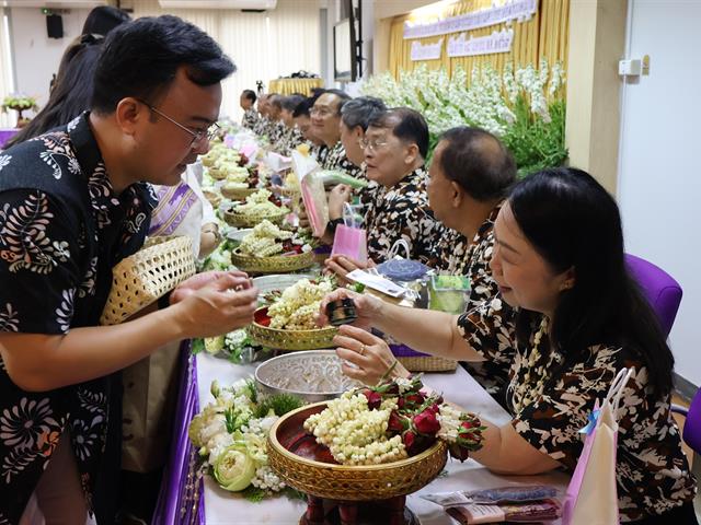 ม.พะเยา จัดพิธีสระเกล้าดำหัวนายกสภามหาวิทยาลัยและกรรมการสภาผู้ทรงคุณวุฒิ สืบสานวัฒนธรรมไทยในเทศกาลสงกรานต์ 2569