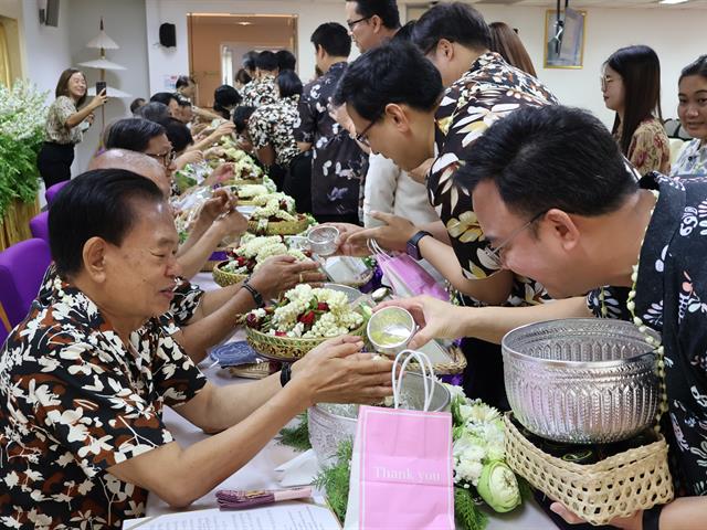ม.พะเยา จัดพิธีสระเกล้าดำหัวนายกสภามหาวิทยาลัยและกรรมการสภาผู้ทรงคุณวุฒิ สืบสานวัฒนธรรมไทยในเทศกาลสงกรานต์ 2569