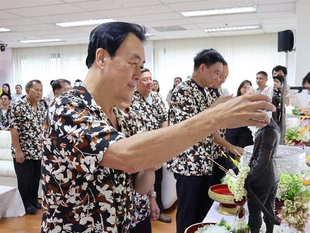 ม.พะเยา จัดพิธีสระเกล้าดำหัวนายกสภามหาวิทยาลัยและกรรมการสภาผู้ทรงคุณวุฒิ สืบสานวัฒนธรรมไทยในเทศกาลสงกรานต์ 2569