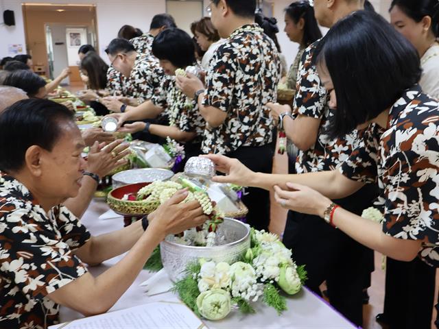 ม.พะเยา จัดพิธีสระเกล้าดำหัวนายกสภามหาวิทยาลัยและกรรมการสภาผู้ทรงคุณวุฒิ สืบสานวัฒนธรรมไทยในเทศกาลสงกรานต์ 2569