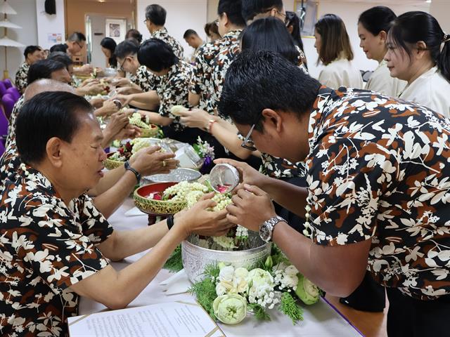 ม.พะเยา จัดพิธีสระเกล้าดำหัวนายกสภามหาวิทยาลัยและกรรมการสภาผู้ทรงคุณวุฒิ สืบสานวัฒนธรรมไทยในเทศกาลสงกรานต์ 2569