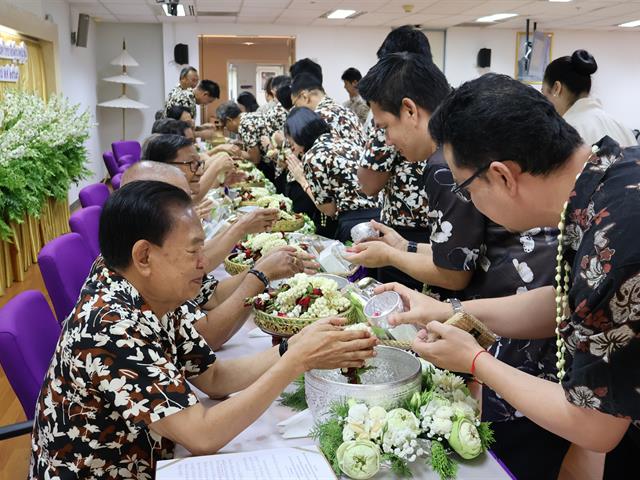 ม.พะเยา จัดพิธีสระเกล้าดำหัวนายกสภามหาวิทยาลัยและกรรมการสภาผู้ทรงคุณวุฒิ สืบสานวัฒนธรรมไทยในเทศกาลสงกรานต์ 2569