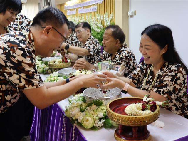 ม.พะเยา จัดพิธีสระเกล้าดำหัวนายกสภามหาวิทยาลัยและกรรมการสภาผู้ทรงคุณวุฒิ สืบสานวัฒนธรรมไทยในเทศกาลสงกรานต์ 2569