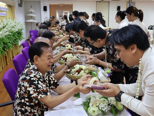 ม.พะเยา จัดพิธีสระเกล้าดำหัวนายกสภามหาวิทยาลัยและกรรมการสภาผู้ทรงคุณวุฒิ สืบสานวัฒนธรรมไทยในเทศกาลสงกรานต์ 2569