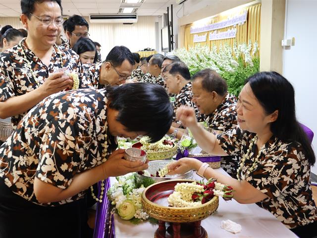 ม.พะเยา จัดพิธีสระเกล้าดำหัวนายกสภามหาวิทยาลัยและกรรมการสภาผู้ทรงคุณวุฒิ สืบสานวัฒนธรรมไทยในเทศกาลสงกรานต์ 2569