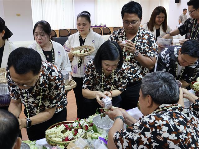 ม.พะเยา จัดพิธีสระเกล้าดำหัวนายกสภามหาวิทยาลัยและกรรมการสภาผู้ทรงคุณวุฒิ สืบสานวัฒนธรรมไทยในเทศกาลสงกรานต์ 2569