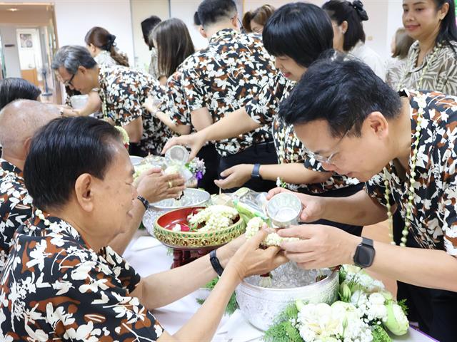 ม.พะเยา จัดพิธีสระเกล้าดำหัวนายกสภามหาวิทยาลัยและกรรมการสภาผู้ทรงคุณวุฒิ สืบสานวัฒนธรรมไทยในเทศกาลสงกรานต์ 2569