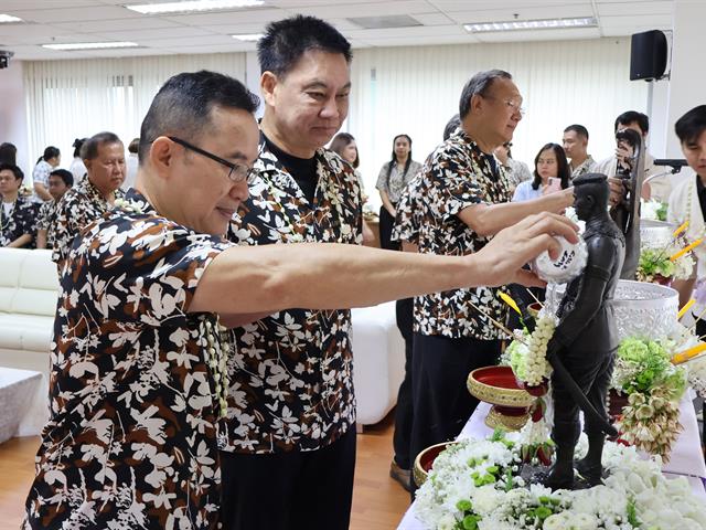 ม.พะเยา จัดพิธีสระเกล้าดำหัวนายกสภามหาวิทยาลัยและกรรมการสภาผู้ทรงคุณวุฒิ สืบสานวัฒนธรรมไทยในเทศกาลสงกรานต์ 2569