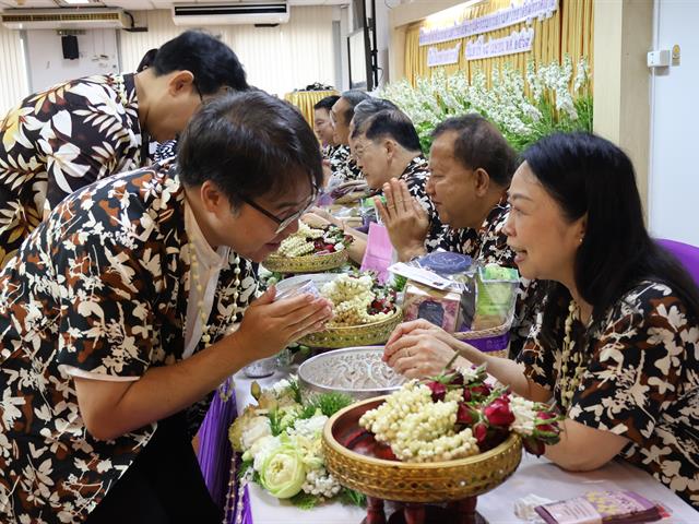 ม.พะเยา จัดพิธีสระเกล้าดำหัวนายกสภามหาวิทยาลัยและกรรมการสภาผู้ทรงคุณวุฒิ สืบสานวัฒนธรรมไทยในเทศกาลสงกรานต์ 2569