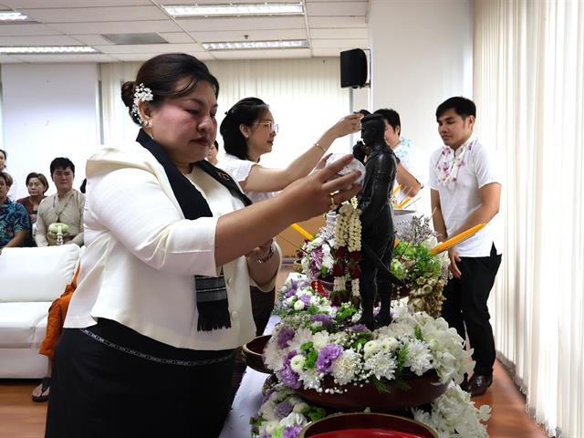 วิทยาลัยการจัดการ จัดพิธีสืบสานประเพณี “สระเกล้าดำหัว” ผู้บริหาร คณาจารย์อาวุโส เนื่องในเทศกาลปี๋ใหม่เมือง ประจำปี 2569