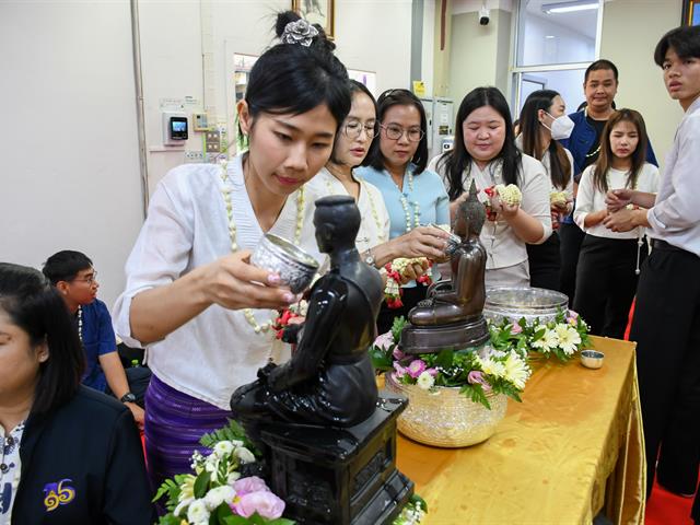 วิทยาลัยการศึกษา ดำเนินโครงการสืบสานประเพณีสงกรานต์ รดน้ำดำหัวผู้อาวุโสเพื่อเสริมสร้างความเกื้อกูลในองค์กร ประจำปี ๒๕๖๙