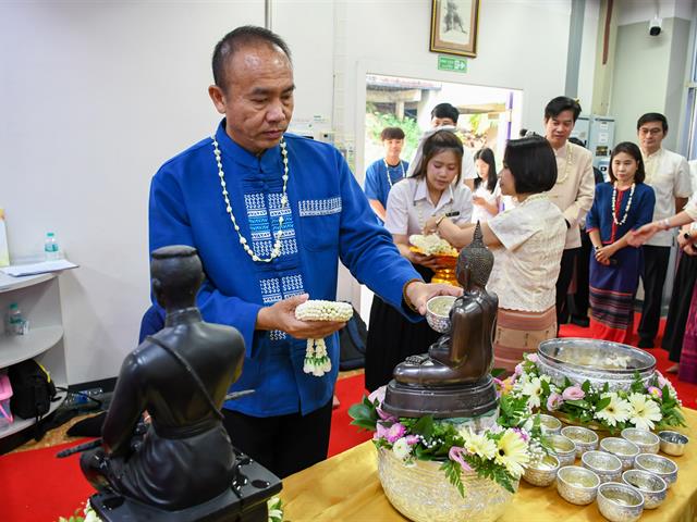 วิทยาลัยการศึกษา ดำเนินโครงการสืบสานประเพณีสงกรานต์ รดน้ำดำหัวผู้อาวุโสเพื่อเสริมสร้างความเกื้อกูลในองค์กร ประจำปี ๒๕๖๙