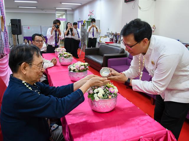 วิทยาลัยการศึกษา ดำเนินโครงการสืบสานประเพณีสงกรานต์ รดน้ำดำหัวผู้อาวุโสเพื่อเสริมสร้างความเกื้อกูลในองค์กร ประจำปี ๒๕๖๙