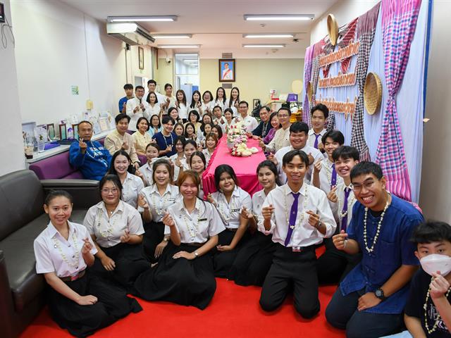 วิทยาลัยการศึกษา ดำเนินโครงการสืบสานประเพณีสงกรานต์ รดน้ำดำหัวผู้อาวุโสเพื่อเสริมสร้างความเกื้อกูลในองค์กร ประจำปี ๒๕๖๙