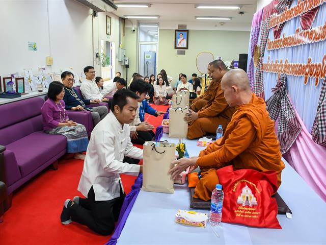 วิทยาลัยการศึกษา ดำเนินโครงการสืบสานประเพณีสงกรานต์ รดน้ำดำหัวผู้อาวุโสเพื่อเสริมสร้างความเกื้อกูลในองค์กร ประจำปี ๒๕๖๙