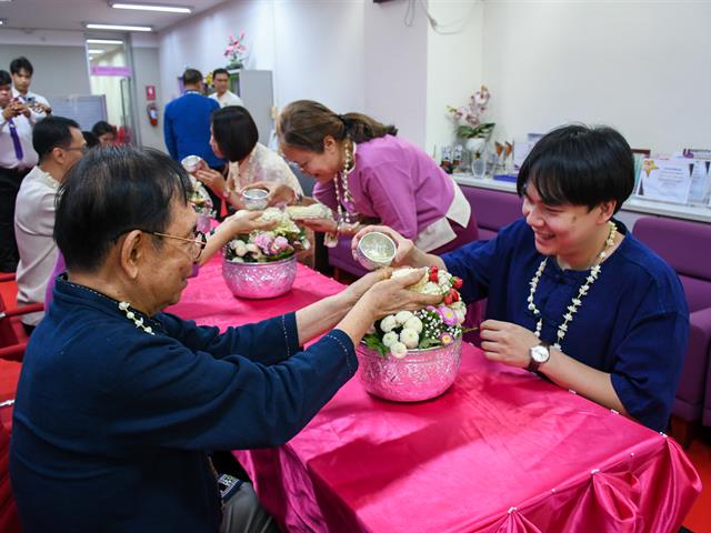 วิทยาลัยการศึกษา ดำเนินโครงการสืบสานประเพณีสงกรานต์ รดน้ำดำหัวผู้อาวุโสเพื่อเสริมสร้างความเกื้อกูลในองค์กร ประจำปี ๒๕๖๙