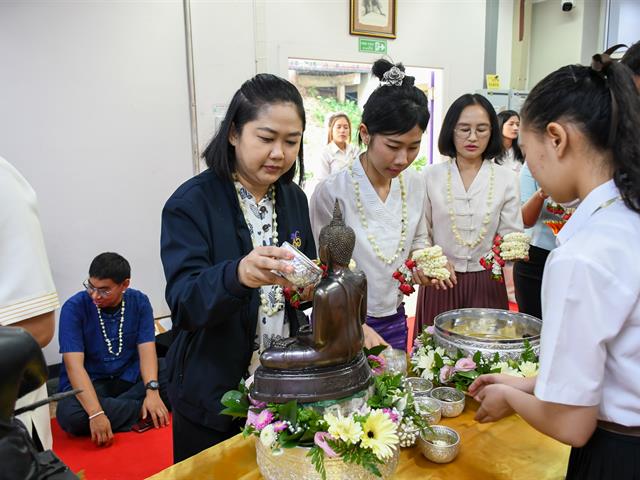 วิทยาลัยการศึกษา ดำเนินโครงการสืบสานประเพณีสงกรานต์ รดน้ำดำหัวผู้อาวุโสเพื่อเสริมสร้างความเกื้อกูลในองค์กร ประจำปี ๒๕๖๙