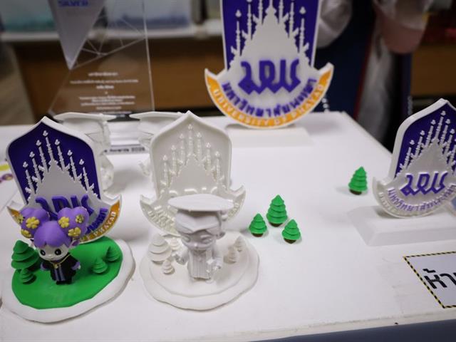 วิทยาเขตเชียงราย มอบฝาขวดน้ำพลาสติกเพื่อแปรรูปเป็นผลิตภัณฑ์รีไซเคิล