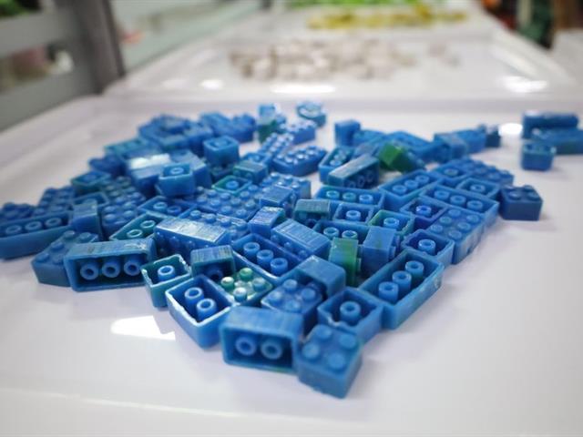 วิทยาเขตเชียงราย มอบฝาขวดน้ำพลาสติกเพื่อแปรรูปเป็นผลิตภัณฑ์รีไซเคิล