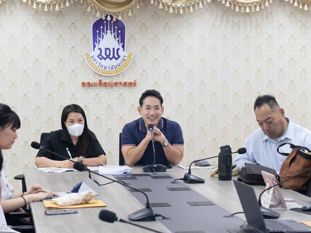 ผู้บริหารและนิสิตโครงการสหกิจศึกษาต่างประเทศ คณะศิลปศาสตร์ เข้าพบอธิการบดีเพื่อรายงานผลการดำเนินงาน ประจำปีการศึกษา 2569