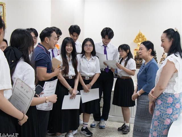 ผู้บริหารและนิสิตโครงการสหกิจศึกษาต่างประเทศ คณะศิลปศาสตร์ เข้าพบอธิการบดีเพื่อรายงานผลการดำเนินงาน ประจำปีการศึกษา 2569