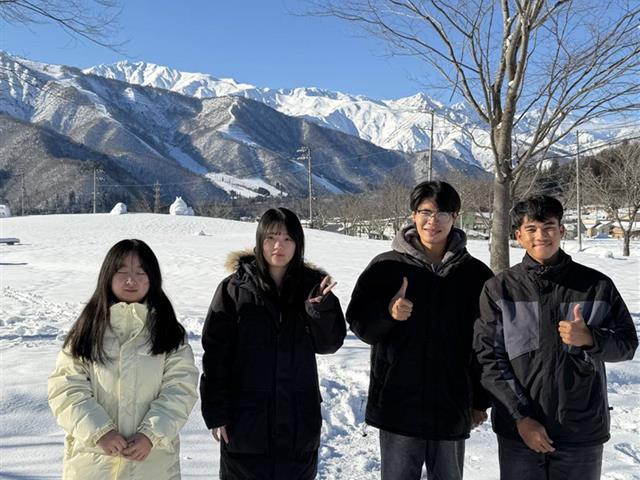 ผู้บริหารและนิสิตโครงการสหกิจศึกษาต่างประเทศ คณะศิลปศาสตร์ เข้าพบอธิการบดีเพื่อรายงานผลการดำเนินงาน ประจำปีการศึกษา 2569