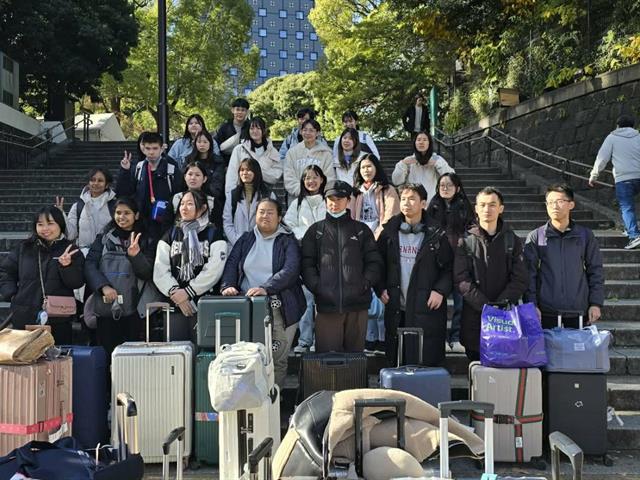 ผู้บริหารและนิสิตโครงการสหกิจศึกษาต่างประเทศ คณะศิลปศาสตร์ เข้าพบอธิการบดีเพื่อรายงานผลการดำเนินงาน ประจำปีการศึกษา 2569