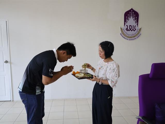 บุคลากรวิทยาเขตเชียงรายร่วมจัดพิธีสระเกล้าดำหัวผู้อำนวยการอย่างพร้อมเพรียง