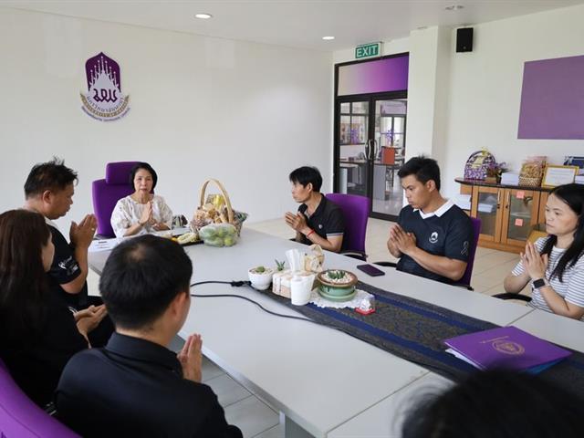 บุคลากรวิทยาเขตเชียงรายร่วมจัดพิธีสระเกล้าดำหัวผู้อำนวยการอย่างพร้อมเพรียง