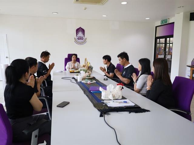 บุคลากรวิทยาเขตเชียงรายร่วมจัดพิธีสระเกล้าดำหัวผู้อำนวยการอย่างพร้อมเพรียง