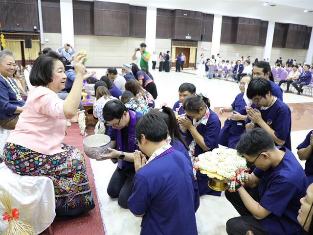 คณะทันตแพทยศาสตร์ มหาวิทยาลัยพะเยา เข้าร่วมพิธีสระเกล้าดำหัวอธิการบดีและผู้อาวุโส ในงาน “ประเพณีปี๋ใหม่เมือง มหาวิทยาลัยพะเยา ม.พะเยา ประจำปี 2569”