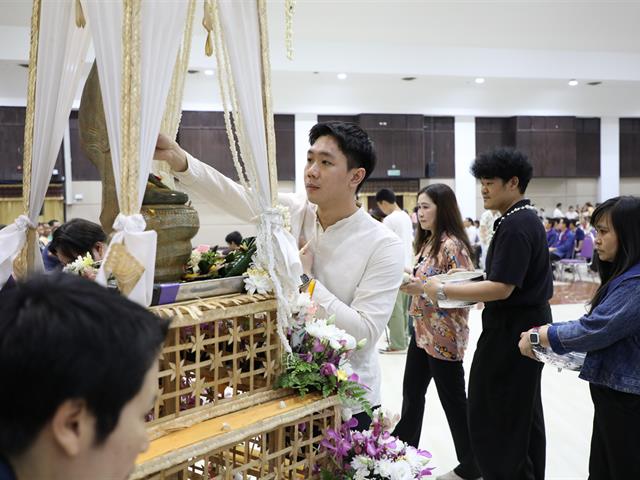 คณะทันตแพทยศาสตร์ มหาวิทยาลัยพะเยา เข้าร่วมพิธีสระเกล้าดำหัวอธิการบดีและผู้อาวุโส ในงาน “ประเพณีปี๋ใหม่เมือง มหาวิทยาลัยพะเยา ม.พะเยา ประจำปี 2569”