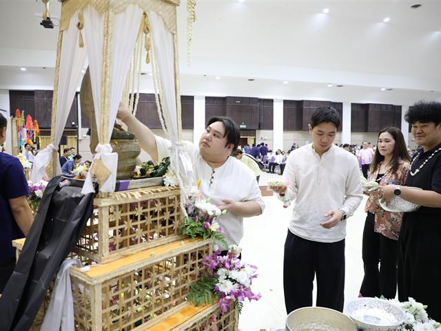 คณะทันตแพทยศาสตร์ มหาวิทยาลัยพะเยา เข้าร่วมพิธีสระเกล้าดำหัวอธิการบดีและผู้อาวุโส ในงาน “ประเพณีปี๋ใหม่เมือง มหาวิทยาลัยพะเยา ม.พะเยา ประจำปี 2569”