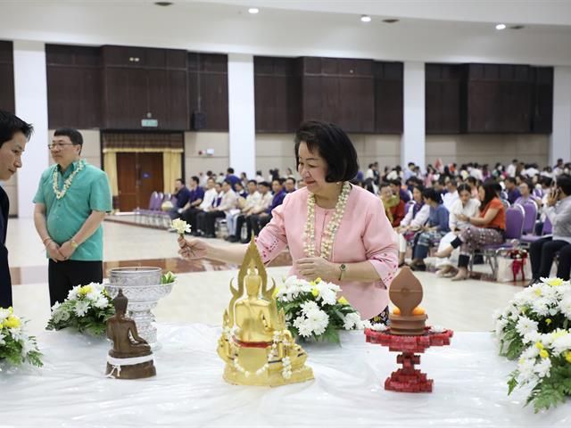 คณะทันตแพทยศาสตร์ มหาวิทยาลัยพะเยา เข้าร่วมพิธีสระเกล้าดำหัวอธิการบดีและผู้อาวุโส ในงาน “ประเพณีปี๋ใหม่เมือง มหาวิทยาลัยพะเยา ม.พะเยา ประจำปี 2569”