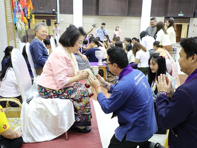 คณะทันตแพทยศาสตร์ มหาวิทยาลัยพะเยา เข้าร่วมพิธีสระเกล้าดำหัวอธิการบดีและผู้อาวุโส ในงาน “ประเพณีปี๋ใหม่เมือง มหาวิทยาลัยพะเยา ม.พะเยา ประจำปี 2569”