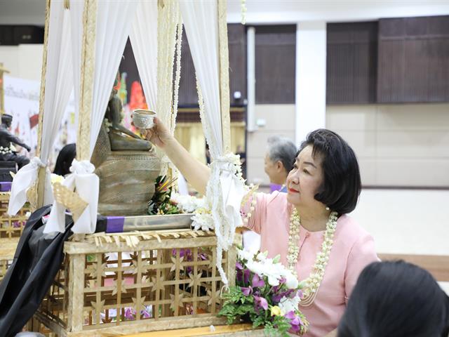 คณะทันตแพทยศาสตร์ มหาวิทยาลัยพะเยา เข้าร่วมพิธีสระเกล้าดำหัวอธิการบดีและผู้อาวุโส ในงาน “ประเพณีปี๋ใหม่เมือง มหาวิทยาลัยพะเยา ม.พะเยา ประจำปี 2569”