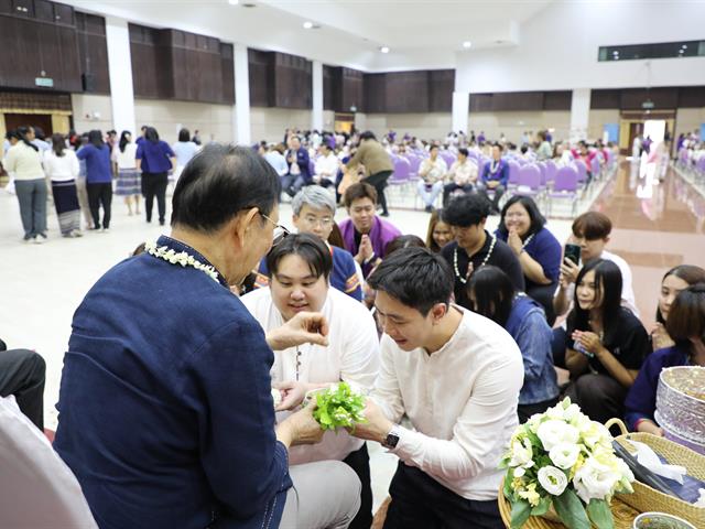 คณะทันตแพทยศาสตร์ มหาวิทยาลัยพะเยา เข้าร่วมพิธีสระเกล้าดำหัวอธิการบดีและผู้อาวุโส ในงาน “ประเพณีปี๋ใหม่เมือง มหาวิทยาลัยพะเยา ม.พะเยา ประจำปี 2569”