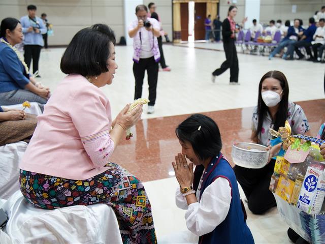 คณะทันตแพทยศาสตร์ มหาวิทยาลัยพะเยา เข้าร่วมพิธีสระเกล้าดำหัวอธิการบดีและผู้อาวุโส ในงาน “ประเพณีปี๋ใหม่เมือง มหาวิทยาลัยพะเยา ม.พะเยา ประจำปี 2569”