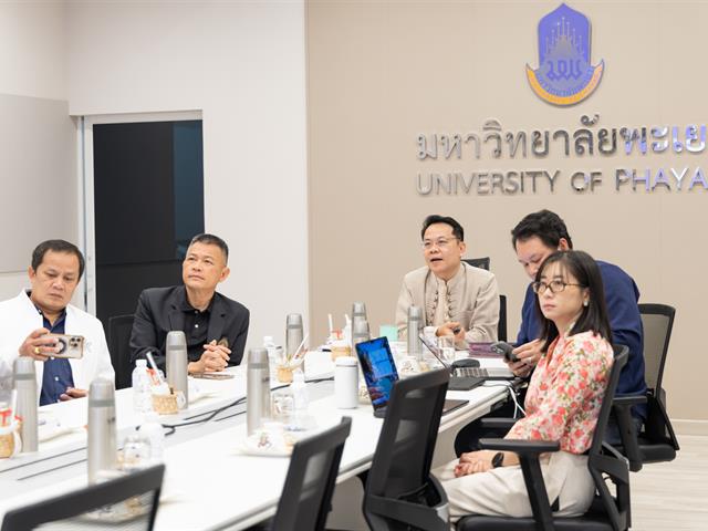 มหาวิทยาลัยพะเยา ต้อนรับคณะศึกษาดูงานจากมหาวิทยาลัยราชภัฏชัยภูมิ จัดอบรมเชิงปฏิบัติการวิเคราะห์ข้อมูล SROI และ SDG หนุนขับเคลื่อนเศรษฐกิจสร้างสรรค์