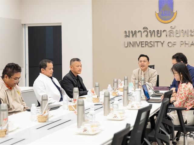 มหาวิทยาลัยพะเยา ต้อนรับคณะศึกษาดูงานจากมหาวิทยาลัยราชภัฏชัยภูมิ จัดอบรมเชิงปฏิบัติการวิเคราะห์ข้อมูล SROI และ SDG หนุนขับเคลื่อนเศรษฐกิจสร้างสรรค์