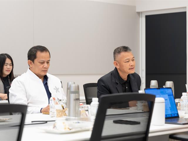 มหาวิทยาลัยพะเยา ต้อนรับคณะศึกษาดูงานจากมหาวิทยาลัยราชภัฏชัยภูมิ จัดอบรมเชิงปฏิบัติการวิเคราะห์ข้อมูล SROI และ SDG หนุนขับเคลื่อนเศรษฐกิจสร้างสรรค์