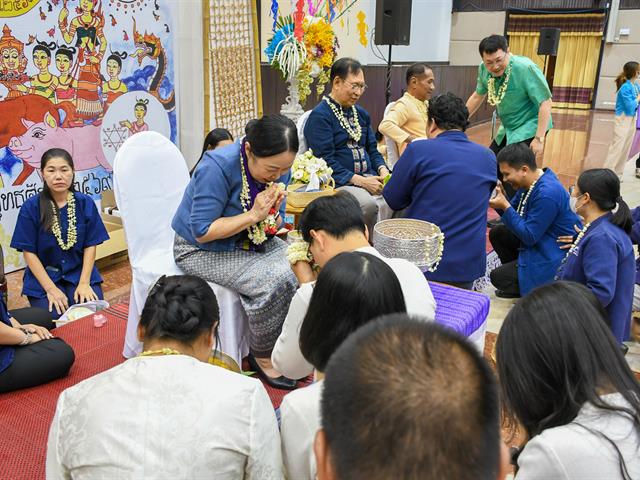 วิทยาลัยการศึกษา เข้าร่วมพิธีสระเกล้าดำหัวอธิการบดีและผู้อาวุโส เนื่องในเทศกาลสงกรานต์มหาวิทยาลัยพะเยา ประจำปี ๒๕๖๙