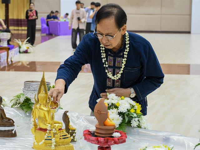 วิทยาลัยการศึกษา เข้าร่วมพิธีสระเกล้าดำหัวอธิการบดีและผู้อาวุโส เนื่องในเทศกาลสงกรานต์มหาวิทยาลัยพะเยา ประจำปี ๒๕๖๙