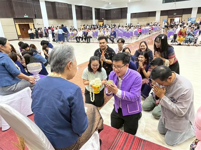 คณะสถาปัตยกรรมศาสตร์และศิลปกรรมศาสตร์ เข้าร่วมประเพณีปี๋ใหม่เมือง 