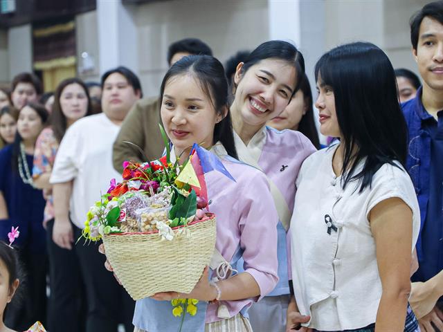 คณะรัฐศาสตร์และสังคมศาสตร์ 