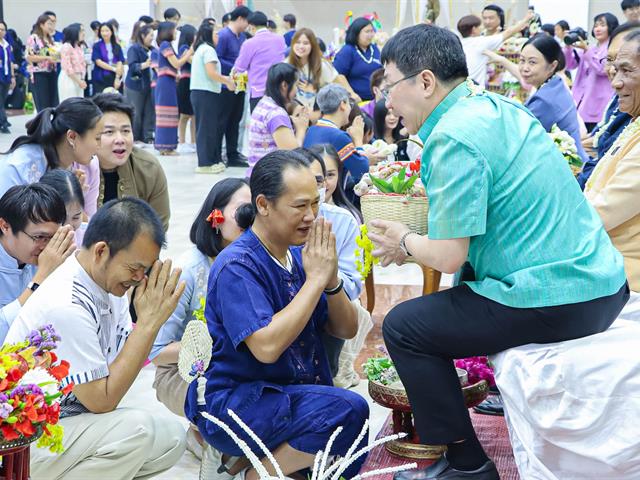 คณะรัฐศาสตร์และสังคมศาสตร์ 
