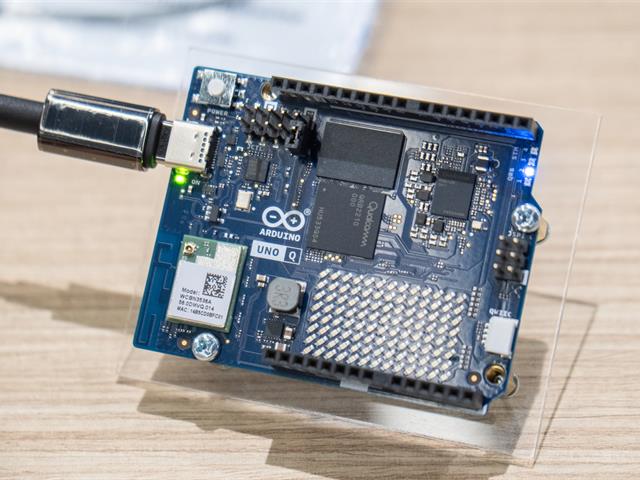 Arduino UNO Q 