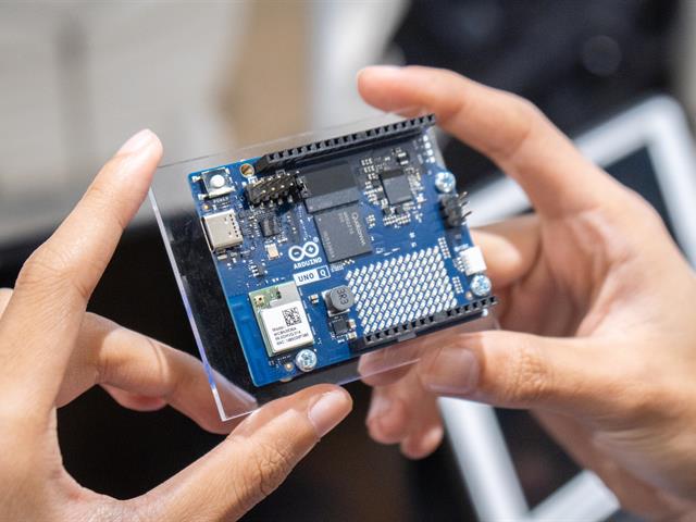 Arduino UNO Q 