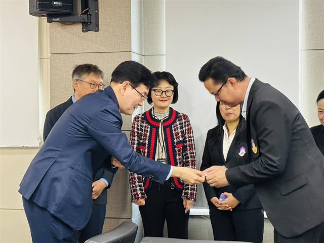 ม.พะเยา เดินหน้าสร้างเครือข่ายระดับโลก ลงนาม MOU ร่วมกับ GKNU ประเทศเกาหลีใต้ เล็งขยายความร่วมมือวิจัยไตรภาคีร่วมกับมหาวิทยาลัยในสหภาพยุโรป